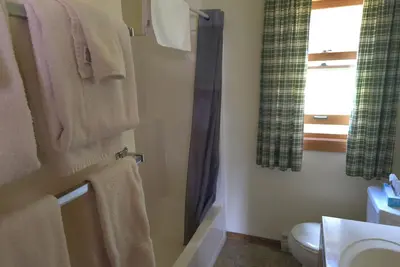 Lake Superior Log Cabin - Wave Watching Delight!