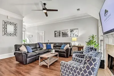 Eastside Grove • Fire Pit • King Suite • Near Uga