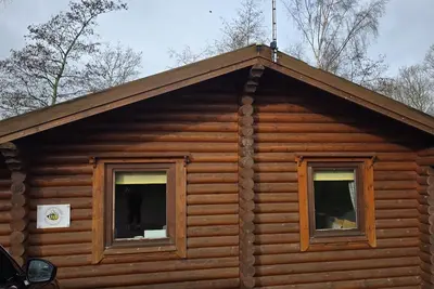 Image de Bumblebee Log Cabin Felmoor Park