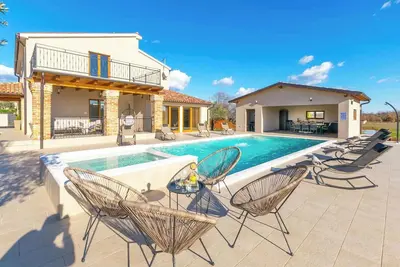 Image de Villa avec climatisation et piscine