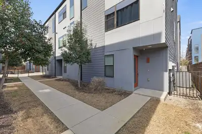 Image de Bishop Arts Condo Near Downtown, Garage, For 6-8