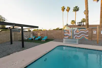 Image de Private Pool Oasis • 10 Min to Westgate & State Farm Stadium