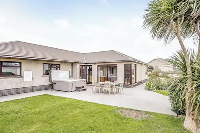 Image de 5 chambres à coucher à Gwbert, near Cardigan