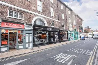 Image de 2 chambres à coucher à York