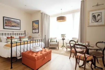 Running Hare - Uk7558