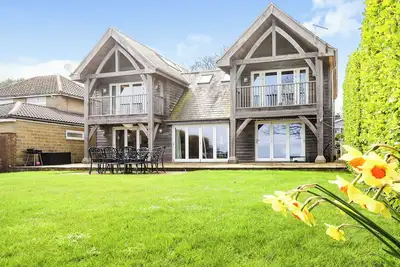 Image de 4 chambres à coucher à Bembridge