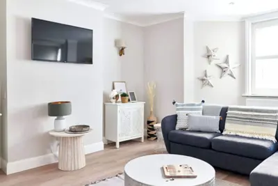 Image de 7 chambres à coucher à Bournemouth