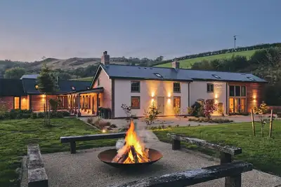 Image de 5 chambres à coucher à Newtown