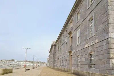 Image de 2 chambres à coucher à Plymouth