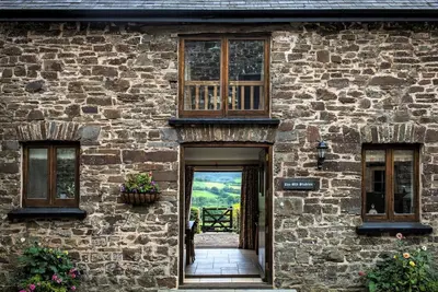 The Old Stables - Ukc4806