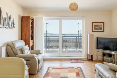 Image de 2 chambres à coucher à Poole