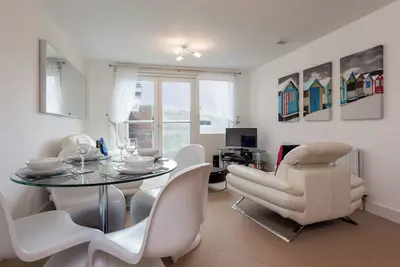 Image de 2 chambres à coucher à Poole