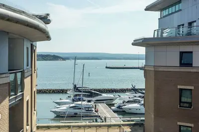 Image de 2 chambres à coucher à Poole