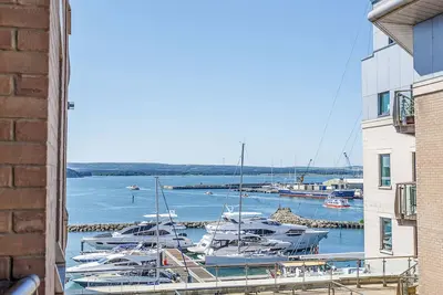 Image de 2 chambres à coucher à Poole