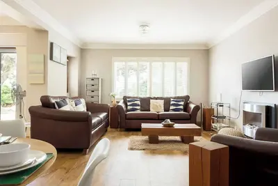 Image de 2 chambres à coucher à Poole