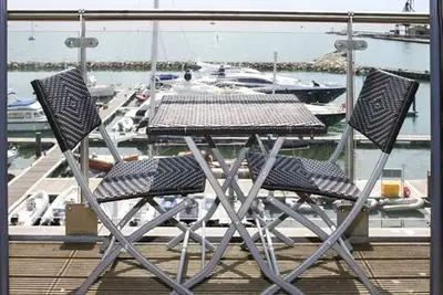 Image de 2 chambres à coucher à Poole