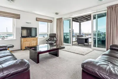 Image de 3 chambres à coucher à Poole