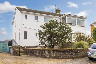 Image de 2 chambres à coucher à Poole