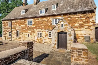 Image de 5 chambres à coucher à Croxton Kerrial, near Grantham