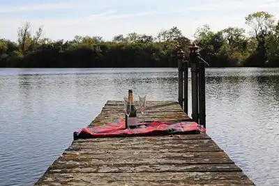 Image de 3 chambres à coucher à Cotswold Lakes