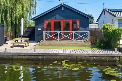Image de 2 chambres à coucher à Brundall