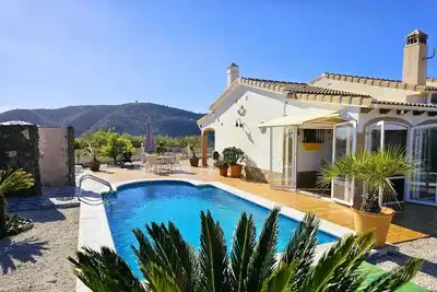 Image de Casa del Sueño: Spacious refuge with panoramic views in the Axarquia region.