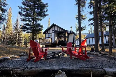 Image de Cottage Rental with Fire Pit Perfect for Four Hidden in the Canadian Rockies of Alberta