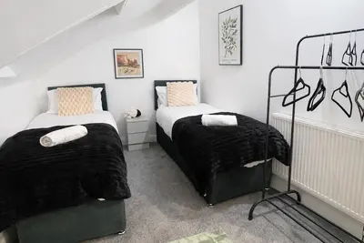 Image de Marvelous 4-bedroom house in delightful Leeds for your stay