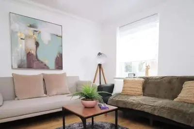 Image de 20%Off | Contractor 5br City Centre Home | Parking