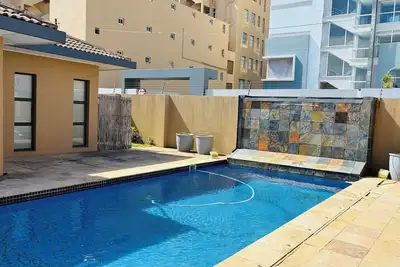 Image de Luxe 1br Cottage 2 minutes away from the beach | Pool | Wi-Fi & Secure Parking.