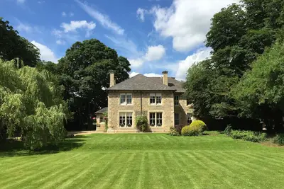 Image de Stamford Farmhouse - Sleeps 17 with large hot tub, private grounds, parking.