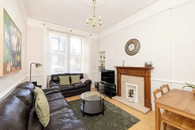 Image de Refined 2-Bed Flat with Classic Edinburgh Charm