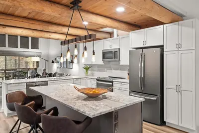 Image de Central Sunriver Condo with Access to Exclusive Golf