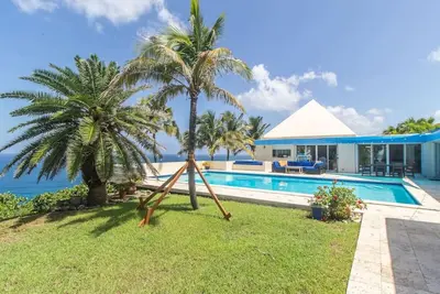 Villa Woo - 3br with 180-degree ocean views!