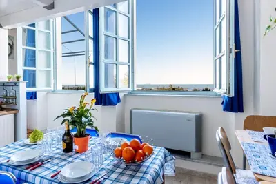 Image de Charming 50 sqm apartment, located on the 1st floor of a modern building (with lift), for 4 people and equipped with a shared swimming pool (for a fee) and free private parking space. The property is located in Calambrone, with direct access to the sea (2