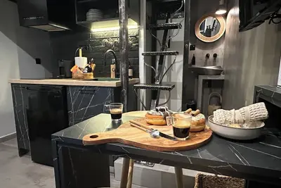 Image de Petite Suite by The White Tower