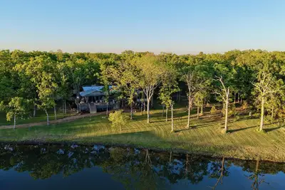 Image de Whispering Pines — Private Lakefront Retreat On 240 Acres