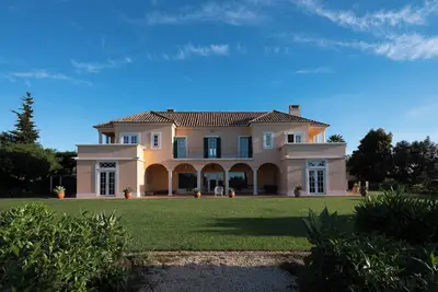 Image de Magnifique Villa - Piscine - Court de tennis - Parc arboré.