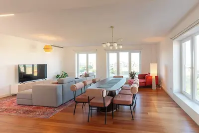 Image de Lux River & City Views, Garage & Office Desk