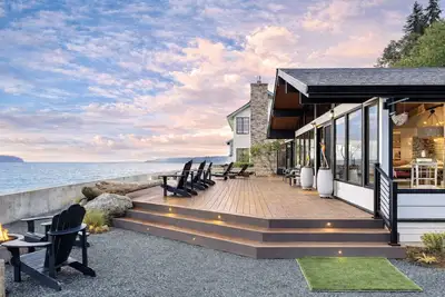 Image de Private Beach Access, Putting Green, Tiki Lounge, Kayaks, Sup and Whale watching