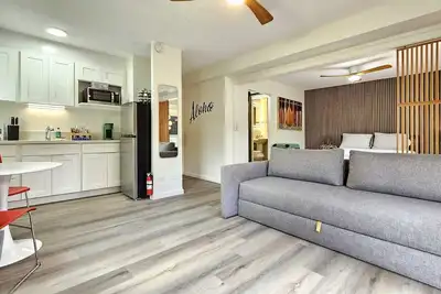 Image de Waikiki Condo w/ Kitchen - Steps to Dining & Surf 305