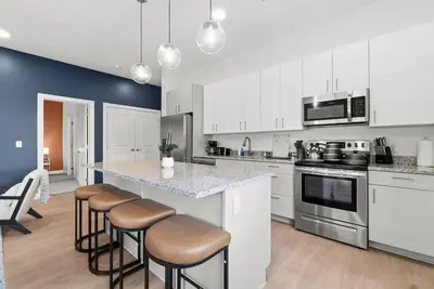 Image de 2br Lil’ Italy Retreat | Fast WiFi+Pets, W/D