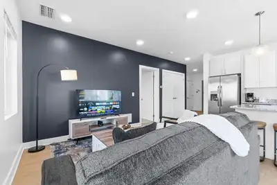 Image de Clinic & Cwru 2br | Balcony + Parking, 24/7 Gym