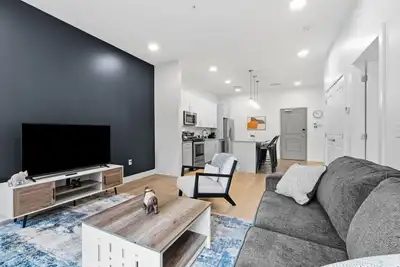 Image de Modern Univ Circle Suite | Uh/Cwru | Gated Parking