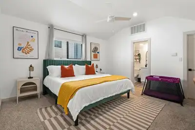 Image de Spacious King Loft Oak Lawn | Medical District +Dt