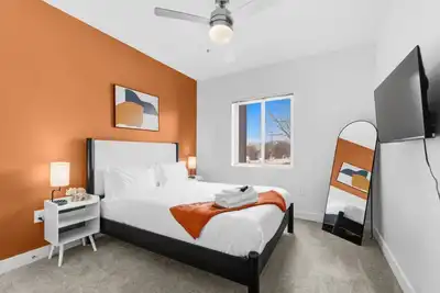 Image de Cle Clinic 2br | Sleeps 6 Pool Table, Balcony, W/D