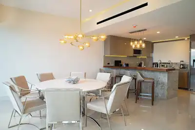 Image de 3br Luxury Loft w/ Private Rooftop Jacuzzi