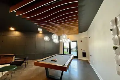 Image de Downtown Clev 2br | Free Garage + Pets, W/D