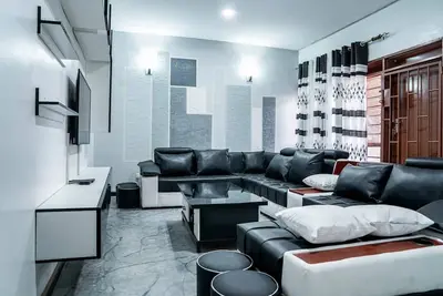 Image de Emca haven 3 bedroom apartment along Lake Road, Ibex Hill closer to Usa embassy