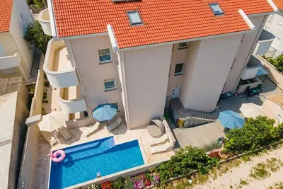 Image de Two-bedroom family rooms apartment Grey Goose P2 with terace